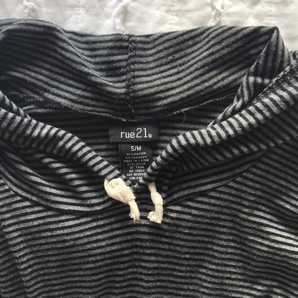 Sweater/shirt - Picture 4 of 4